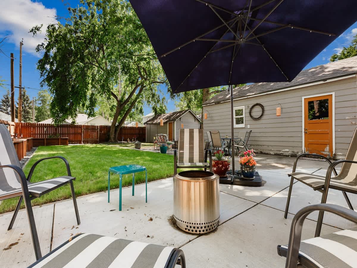 The 6th St Green • Putt & Play Near Down Town