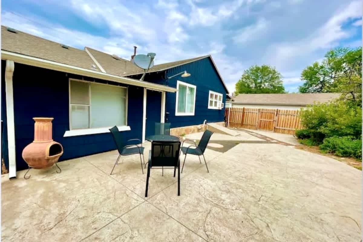 Quaint Bungalow Steps From Lake