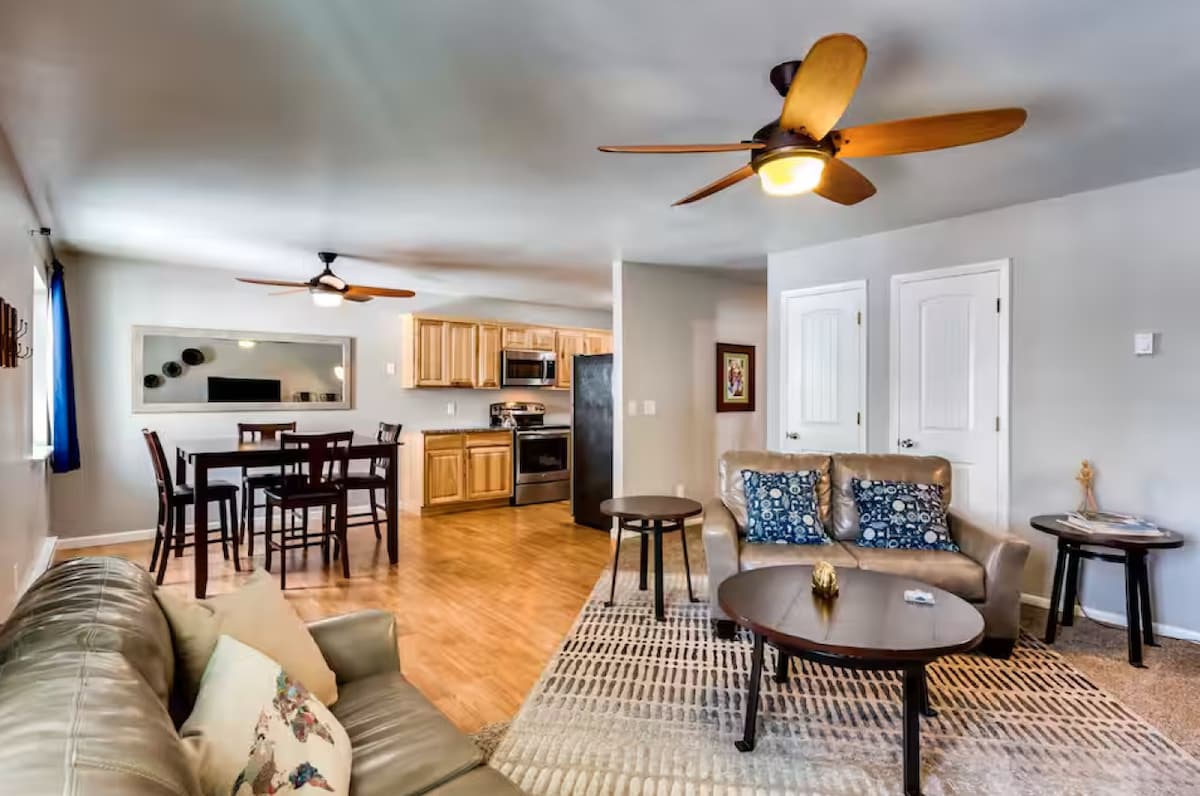 Charming Old Town Flat – King bed comfort