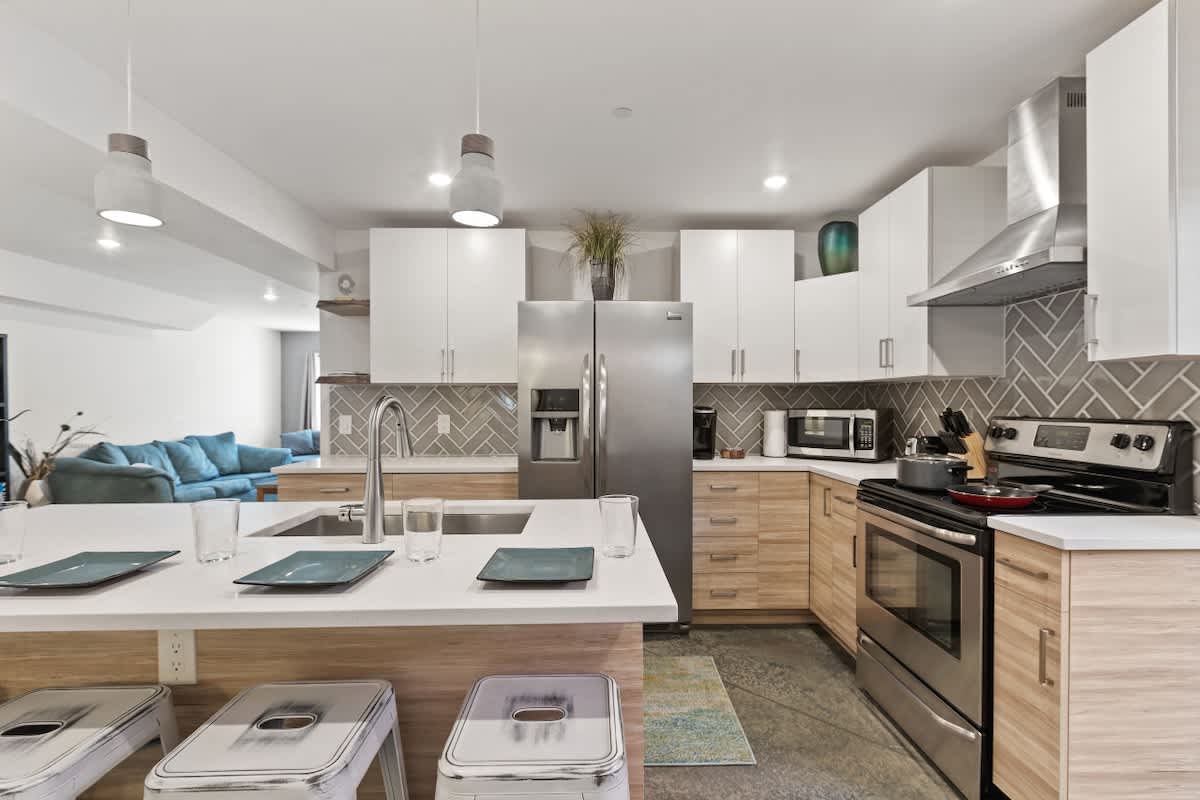 Spacious Dog-Friendly Jewel | Old Town North